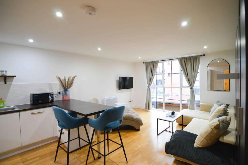 Cosy, Centrally Located Studio With Gated Parking! Loughborough Exteriér fotografie
